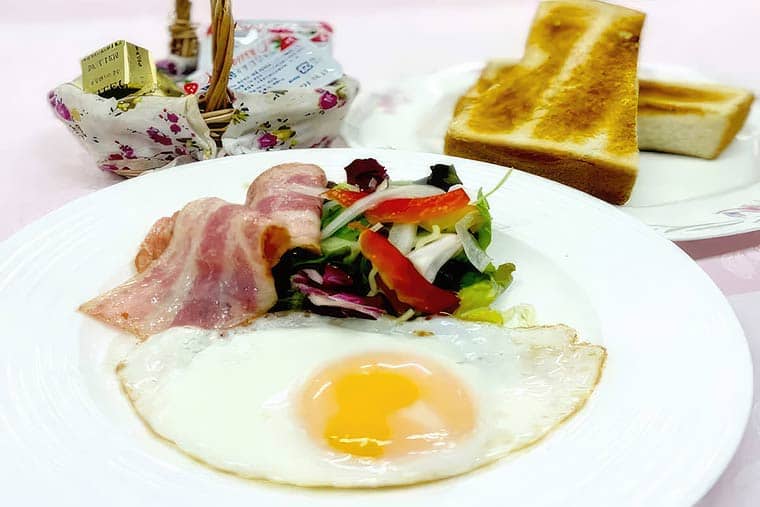 トースト＆ベーコンエッグ