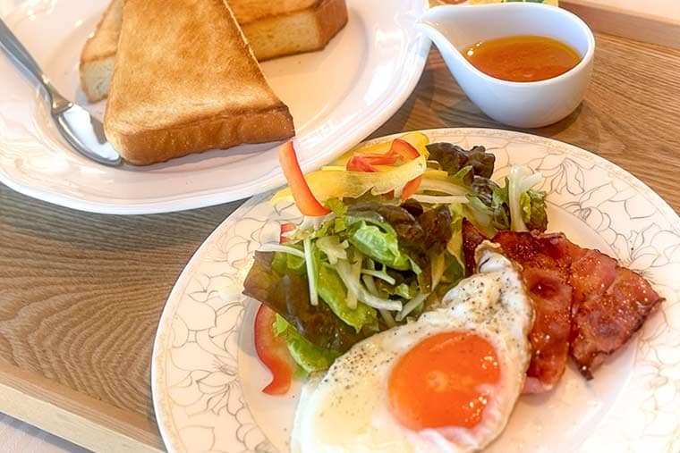 トースト＆ベーコンエッグ