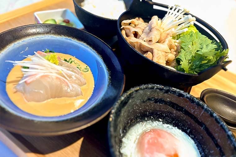 「常陸の輝き」のすき焼きと真鯛のゴマ和え膳