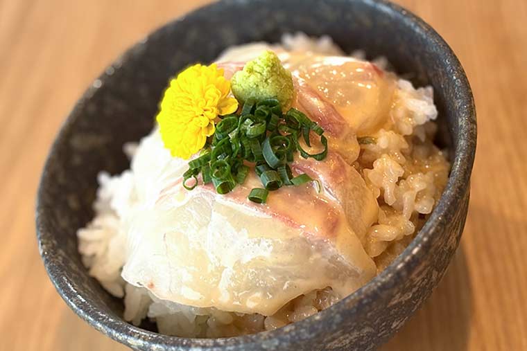 ちょっとイイお供　真鯛のごまダレ丼