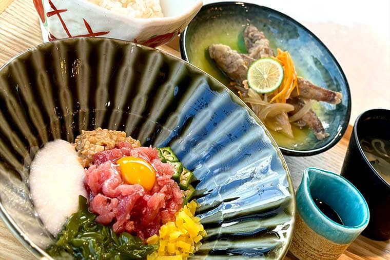 ネバとろ麦ごはんと目光の南蛮漬け